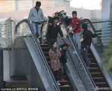 组图：李小璐贾乃亮拍戏臭脸零交流 疑似闹矛盾