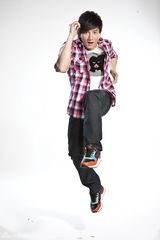 高清图：吴奇隆倡导乐活人生 代言运动品牌