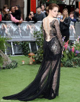 高清图：《白雪公主与猎人》伦敦首映 塞隆美艳