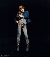 组图：C罗女友伊莉娜-沙伊克服饰写真半裸出镜