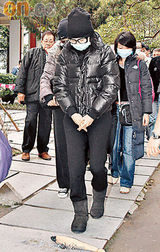 幻灯图：尹志强遗体火化 米雪情绪崩溃哭断肠