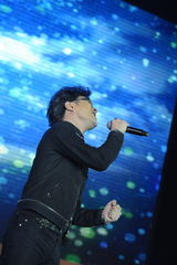 高清组图：2011微博之夜 汪峰《春天里》压轴