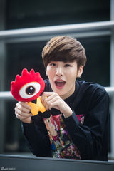 高清组图：独家对话韩国摇滚花美男鲁敏宇