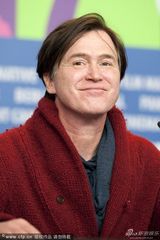 组图：《金子》记者会乌维-波姆红衣惹眼