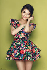 组图：徐冬冬曝春夏写真性感妩媚