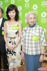 组图：赵雅芝中环助阵品牌活动显成熟风韵