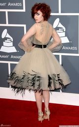 高清图：格莱美红毯 安娜-奈里克蓬蓬纱裙俏皮