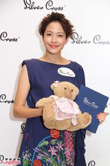 组图：林嘉欣称家庭第一封口不提再生　