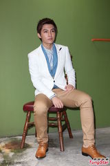 组图：炎亚纶亮相粉丝见面会 衣着帅气抢镜