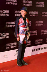 组图：聂远帅气亮相时尚盛典获年度风尚男艺人