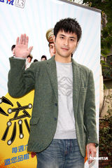 高清图：范植伟携夏于乔宣传新戏 回应解约事件