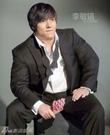 组图：当男神发福了 你还会一如既往的爱他吗？