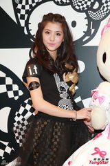 组图：吴千语甜笑认峰嫂 旅行未与林峰同房