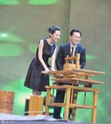 组图：许晴出席代言活动典雅化身茶文化使者