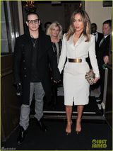 组图：洛佩兹携小男友亮相 十指紧扣秀恩爱