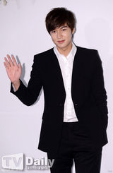 组图：韩星韩载锡大婚 张东健李敏镐等捧场