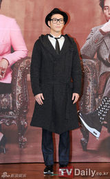 组图：柳真与李廷镇携手出席《百年遗产》发布