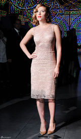 组图：斯嘉丽-约翰逊亮相秀场 熊黛林同场斗艳