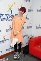 组图：郁可唯香港宣传新碟 回忆情事落泪录歌