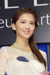 组图：吴千语向往简约婚礼 拔牙戴箍被误认整形