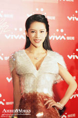 组图：潘霜霜化身人鱼小姐 演绎青春版PRADA女王