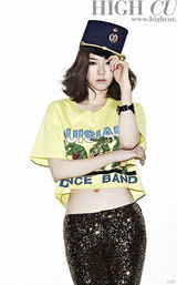 组图：沈昌珉李妍熙携手拍写真 男帅女靓犹如漫画