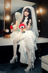 高清组图：韩星李贞贤发新曲披婚纱对话新浪