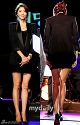 组图：吴允儿IVY等出席慈善义演 倾情演唱献爱心