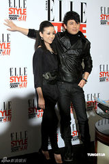 高清图：徐静蕾牵手黄立行 《杜拉拉》未映先拿奖