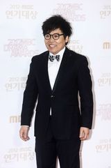 高清图：尹恩惠金秀贤JYJ亮相MBC演技大赏红毯