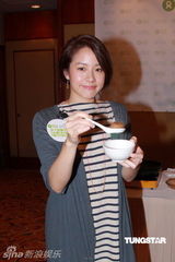 幻灯图：林嘉欣与名厨做汤圆 大玩面粉开心甜笑