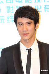 幻灯图：刘亦菲王力宏携手宣传新片 合作亲密无间 