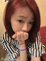 组图：黑涩会清纯女星狂野演出 脱衣入浴险走光