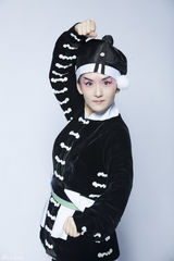 组图：大咖秀邓紫棋模仿惠特尼 孙坚虎虎变青蛇