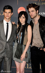 高清组图：《新月》西班牙宣传 主创打扮时髦