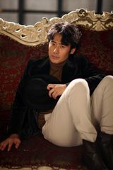 组图：吴秀波新写真深沉内敛 彰显王者风范