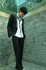 组图：冯铭潮校园写真电眼逼人 雅痞王子跃然画卷