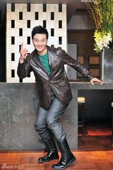 吴樾拜年送祝福 新写真不改美猴王本色(组图)