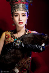 组图：万美汐异域写真 演绎别样神秘风情