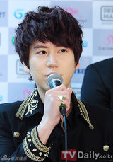 组图：SJ宣传个唱黑装帅酷 4月征战南美