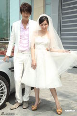 组图：陈怡蓉婚纱妩媚亮相 携手郭品超浪漫走秀