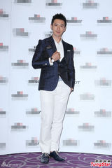 组图：黄晓明台湾行程满 嘴甜要嫁粉丝