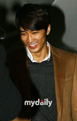 组图：宋承宪贺李辉才大婚 Tony安玄英祝福新人