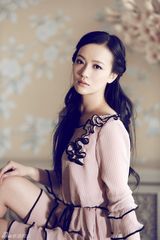 组图：唐于鸿成时尚生力军 造型百变风姿绰约 