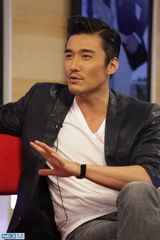 组图：明道李沁胡兵做客聊《如果我爱你》