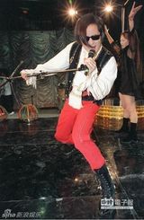 组图：高凌风生前旧照帅气 患癌后满头白发