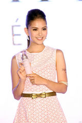 组图：昆凌将满19岁 生日与朋友庆祝