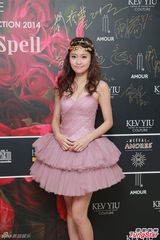 组图：吴雨霏无惧发烧秀性感 张敬轩没胆上歌手