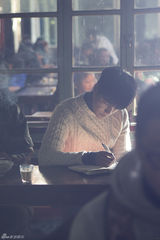 组图：陈坤启动拉萨城市行走 拍摄宣传片