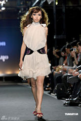 幻灯图：Anglebaby日本秀场惊艳亮相 不理整容传闻